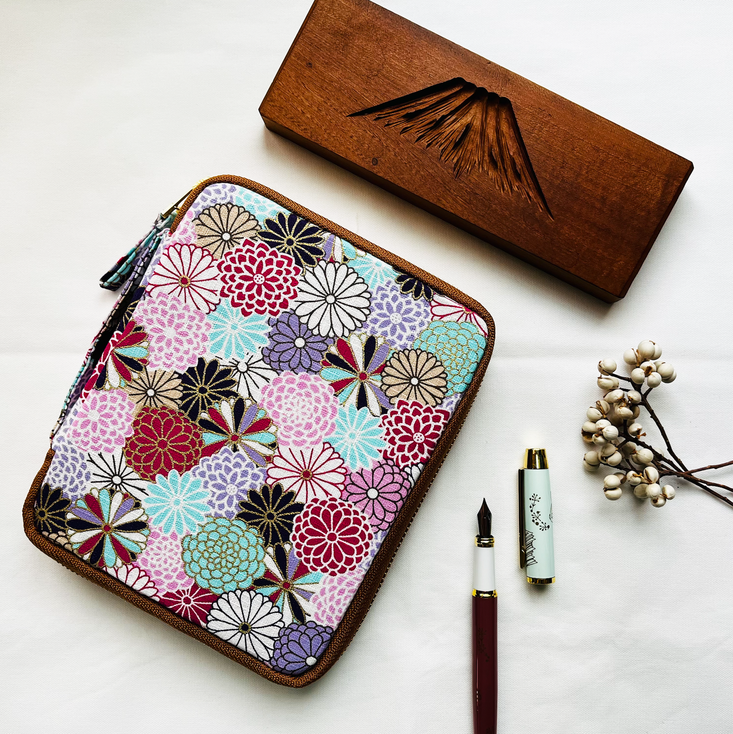 Kyoku Haku Dahlia 10 Pen Case