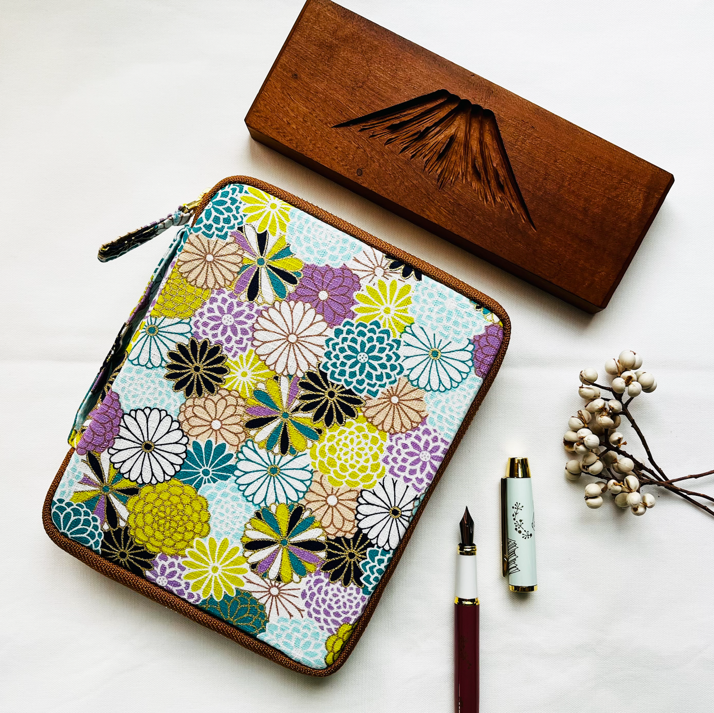Kyoku Haku Dahlia 10 Pen Case